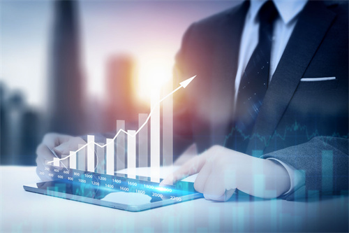 近年來(lái)，伴隨著電子商務(wù)的興起，物流行業(yè)發(fā)展迅猛。因此，很多創(chuàng)業(yè)人士想要注冊(cè)成立一家物流公司來(lái)開(kāi)展經(jīng)營(yíng)活動(dòng)。那么，注冊(cè)物流公司流程和費(fèi)用是怎樣的呢？下面本文來(lái)帶您對(duì)此進(jìn)行具體了解！一、注冊(cè)物流公司的流程1、商業(yè)計(jì)劃和市場(chǎng)調(diào)研：在注冊(cè)物流公司之前，首先需要進(jìn)行商業(yè)計(jì)劃和市場(chǎng)調(diào)研。明確您的目標(biāo)市場(chǎng)、目標(biāo)客戶群體以及競(jìng)爭(zhēng)對(duì)手情況，評(píng)估市場(chǎng)需求和潛在的盈利空間。2、公司類(lèi)型選擇：根據(jù)自身需求和發(fā)展規(guī)劃，選擇合適的公司類(lèi)型。常見(jiàn)的物流公司類(lèi)型包括有限責(zé)任公司、股份有限公司等。創(chuàng)業(yè)人員可咨詢專(zhuān)業(yè)工商注冊(cè)代理機(jī)構(gòu)的意見(jiàn)選擇合適的公司類(lèi)型。3、公司名稱(chēng)注冊(cè)：選擇一個(gè)獨(dú)特并符合相關(guān)法律法規(guī)的公司名稱(chēng)。然后提交工商部門(mén)審核，以確保該公司名稱(chēng)未被他人使用。如審核通過(guò)，創(chuàng)業(yè)人員便可使用該公司名稱(chēng)用于注冊(cè)公司。4、公司辦公地址：確定您的物流公司的辦公地址。這可以是您自己的辦公場(chǎng)所或租賃的商務(wù)辦公空間。一般來(lái)說(shuō)，物流公司的場(chǎng)地通常較大，所以，創(chuàng)業(yè)人員需確保您的所選地址符合當(dāng)?shù)胤ㄒ?guī)要求。5、辦理公司注冊(cè)手續(xù)：根據(jù)國(guó)家和所在地區(qū)的相關(guān)法律法規(guī)，辦理物流公司注冊(cè)登記手續(xù)。這可能包括填寫(xiě)相關(guān)表格，提供個(gè)人身份信息、公司章程、所有者股權(quán)結(jié)構(gòu)等文件，并支付注冊(cè)費(fèi)用。6、取得許可證和執(zhí)照：在注冊(cè)過(guò)程中，會(huì)涉及到一些特定許可證和執(zhí)照的申請(qǐng)。這可能包括物流服務(wù)許可證、運(yùn)輸許可證、營(yíng)業(yè)執(zhí)照等。根據(jù)具體情況，了解相關(guān)的法規(guī)要求并按照要求辦理相應(yīng)手續(xù)。7、稅務(wù)登記和社保開(kāi)戶：作為一家合法經(jīng)營(yíng)的物流公司，您需要根據(jù)當(dāng)?shù)胤ㄒ?guī)要求辦理稅務(wù)登記和開(kāi)通社會(huì)保險(xiǎn)賬戶。咨詢當(dāng)?shù)囟悇?wù)部門(mén)和社保中心，了解具體要求和程序，并按要求提交所需材料。8、開(kāi)通銀行賬戶：為您的物流公司開(kāi)通專(zhuān)用的企業(yè)銀行基本賬戶。與當(dāng)?shù)氐纳虡I(yè)銀行聯(lián)系，了解開(kāi)設(shè)企業(yè)賬戶所需的文件和手續(xù)，并按要求辦理開(kāi)戶手續(xù)。至此，物流公司注冊(cè)流程基本完成！二、注冊(cè)物流公司的費(fèi)用注冊(cè)物流公司的費(fèi)用因地區(qū)和公司規(guī)模而異。以下是一些常見(jiàn)的費(fèi)用：1、公司注冊(cè)費(fèi)用：這包括核準(zhǔn)公司名稱(chēng)費(fèi)用、獲取注冊(cè)地址費(fèi)用以及辦理其他相關(guān)注冊(cè)手續(xù)費(fèi)用。具體費(fèi)用根據(jù)地區(qū)的不同而有所差異。2、許可證和執(zhí)照費(fèi)用：申請(qǐng)物流服務(wù)許可證、運(yùn)輸許可證和營(yíng)業(yè)執(zhí)照通常需要支付相應(yīng)的費(fèi)用，具體費(fèi)用因地區(qū)而異。3、稅務(wù)和社會(huì)保險(xiǎn)費(fèi)用：辦理稅務(wù)登記和開(kāi)通社會(huì)保險(xiǎn)賬戶需要支付一定的費(fèi)用。這些費(fèi)用因地區(qū)和公司規(guī)模的不同而不同。4、銀行賬戶開(kāi)設(shè)費(fèi)用：開(kāi)設(shè)企業(yè)銀行賬戶也會(huì)產(chǎn)生一些費(fèi)用，如賬戶維護(hù)費(fèi)、交易手續(xù)費(fèi)等。具體費(fèi)用需咨詢當(dāng)?shù)劂y行。5、員工薪資和設(shè)備費(fèi)用：作為一家物流公司，您需要支付員工薪資和購(gòu)置所需設(shè)備的費(fèi)用。這些費(fèi)用因公司規(guī)模和需求而有所不同。以上是對(duì)注冊(cè)物流公司流程和費(fèi)用介紹。如您想要注冊(cè)一家物流公司，但對(duì)上述兩方面問(wèn)題不夠了解，便有必要對(duì)文中介紹內(nèi)容進(jìn)行詳細(xì)把握！